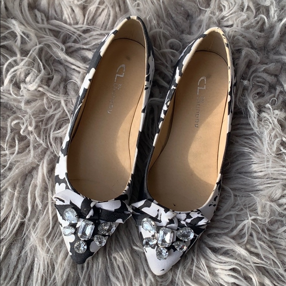 Chinese Laundry embellished flats